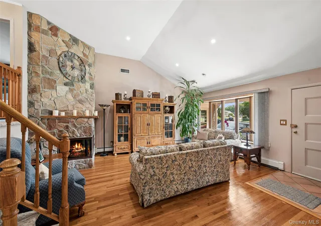 4th image of 318 Lakeshore Blvd, Massapequa Park, NY 11762 | MLS# 1010584