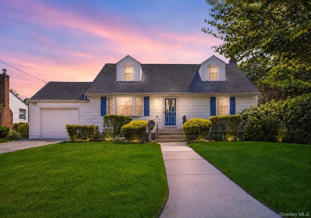 3rd image of 1 Dogwood St, Babylon, NY 11735 | MLS# 1010587