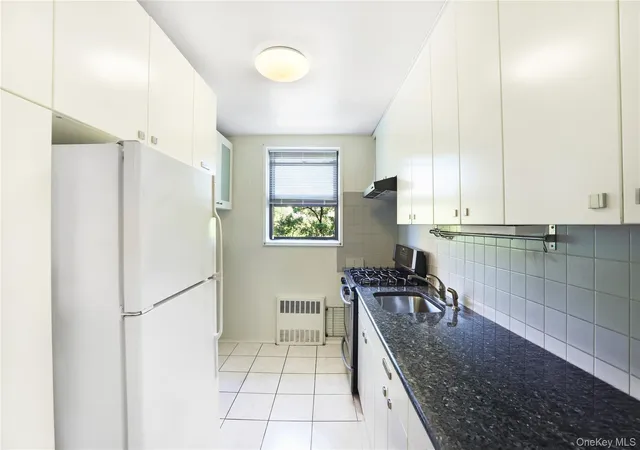 Photo 3 of Condo for sale at 488 Ocean Pkwy #3B, Brooklyn, NY 11218 | MLS# 1010594 | Listing updated on 2026-10-07