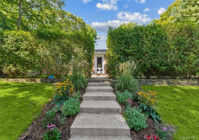 3rd image of 29D Squiretown Rd Squiretown Rd #D, Hampton Bays, NY 11946 | MLS# 1010611