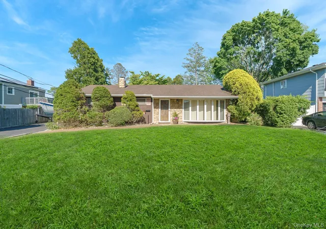 Photo 1 of Sale Pending at 10 Rye Pl, Smithtown, NY 11725 | MLS# 1010616 | Listing updated on 2026-09-17