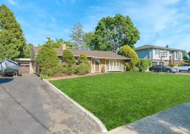 Photo 2 of Sale Pending at 10 Rye Pl, Smithtown, NY 11725 | MLS# 1010616 | Listing updated on 2026-09-17