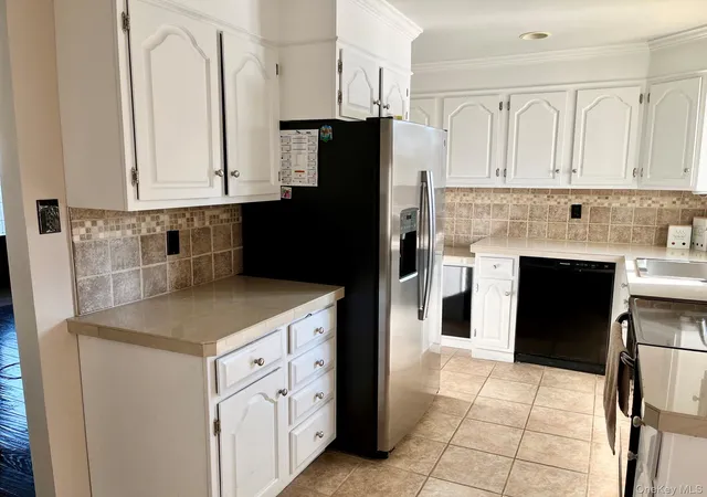 5th image of 62 Pell Ave, North Babylon, NY 11703 | MLS# 1010621