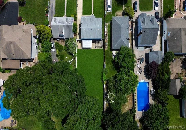 32nd image of 101 Spruce Ave, Oyster Bay, NY 11714 | MLS# 1010630