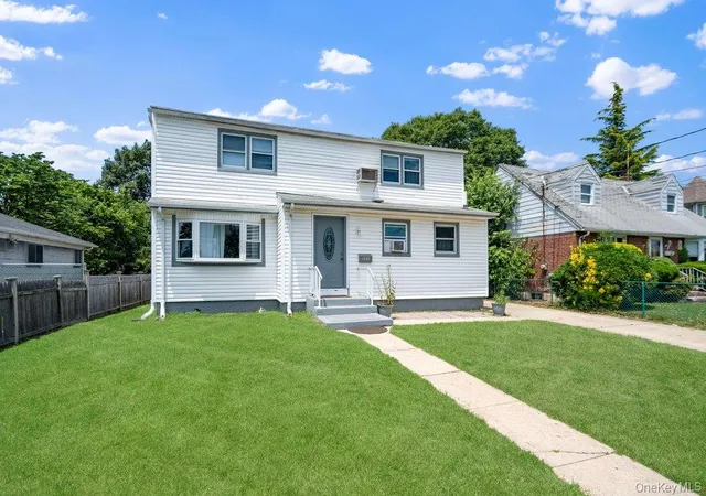 3rd image of 101 Spruce Ave, Oyster Bay, NY 11714 | MLS# 1010630