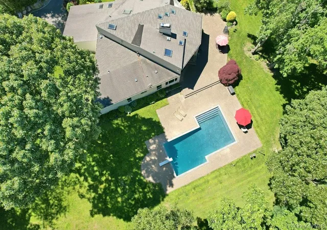 2nd image of 29 Amber Ln, Oyster Bay, NY 11771 | MLS# 1010631