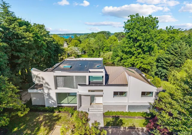 3rd image of 1 Foxwood Rd, Great Neck, NY 11024 | MLS# 1010675