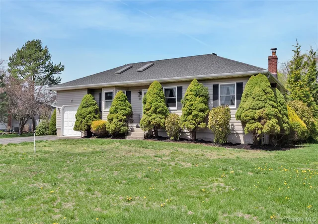 2nd image of 22 Donna Dr, Calverton, NY 11933 | MLS# 1010688
