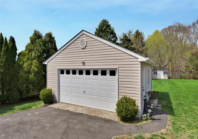 3rd image of 22 Donna Dr, Calverton, NY 11933 | MLS# 1010688