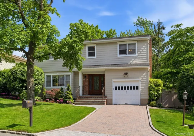 Photo 1 of Sale Pending at 7 Lawrence Ct, Syosset, NY 11791 | MLS# 1010731 | Listing updated on 2026-07-06