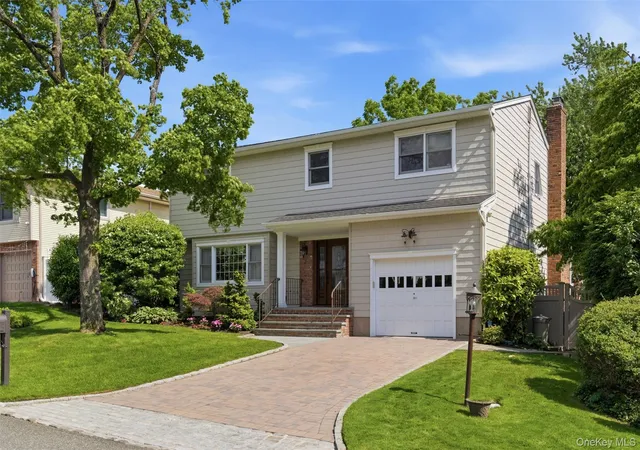 Photo 2 of Sale Pending at 7 Lawrence Ct, Syosset, NY 11791 | MLS# 1010731 | Listing updated on 2026-07-06