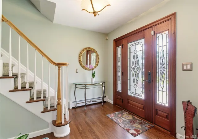 Photo 3 of Sale Pending at 7 Lawrence Ct, Syosset, NY 11791 | MLS# 1010731 | Listing updated on 2026-07-06