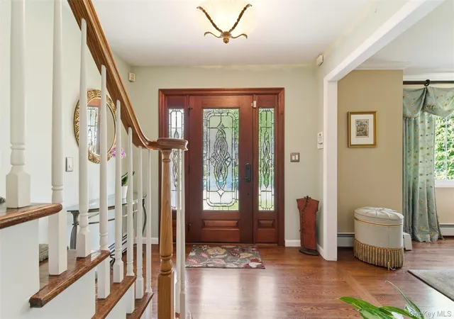 Photo 4 of Sale Pending at 7 Lawrence Ct, Syosset, NY 11791 | MLS# 1010731 | Listing updated on 2026-07-06