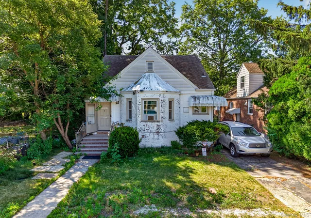 1st image of 185 06 64th Ave, Fresh Meadows, NY 11365 | MLS# 1010743