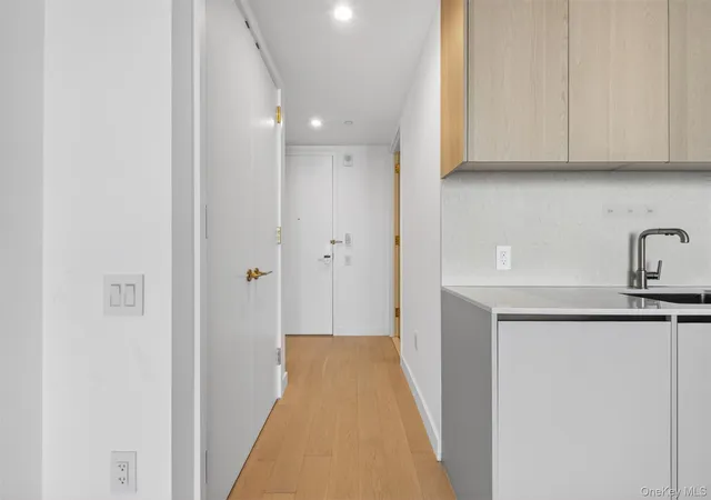 Photo 4 of Sale Pending at 3 Court Sq #5005, New York, NY 11101 | MLS# 1010747 | Listing updated on 2026-10-20