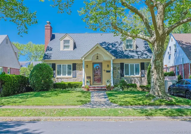 1st image of 42 Beechwood Ln, New Hyde Park, NY 11040 | MLS# 1010762