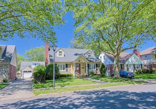 2nd image of 42 Beechwood Ln, New Hyde Park, NY 11040 | MLS# 1010762
