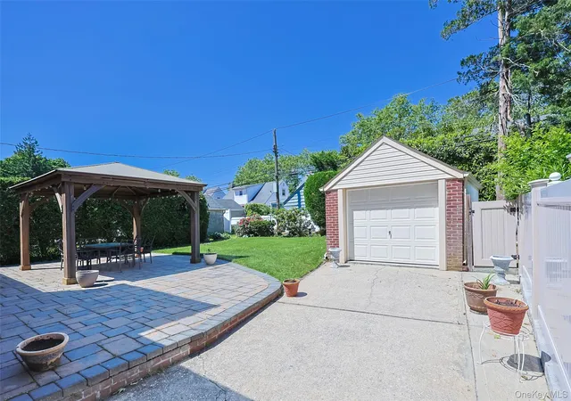 4th image of 42 Beechwood Ln, New Hyde Park, NY 11040 | MLS# 1010762