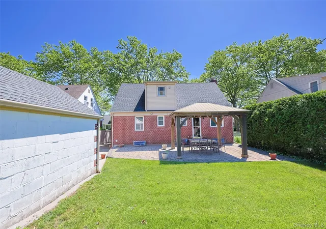 5th image of 42 Beechwood Ln, New Hyde Park, NY 11040 | MLS# 1010762