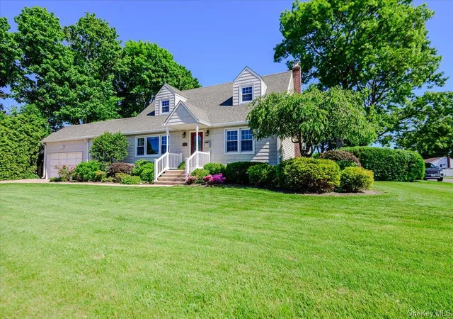 3rd image of 1401 Herzel Blvd, West Babylon, NY 11704 | MLS# 1010767