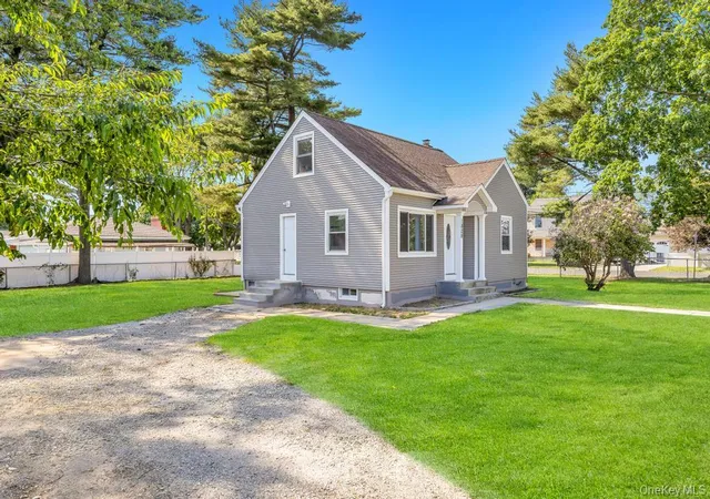 4th image of 1828 Stein Dr, Bay Shore, NY 11706 | MLS# 1010776