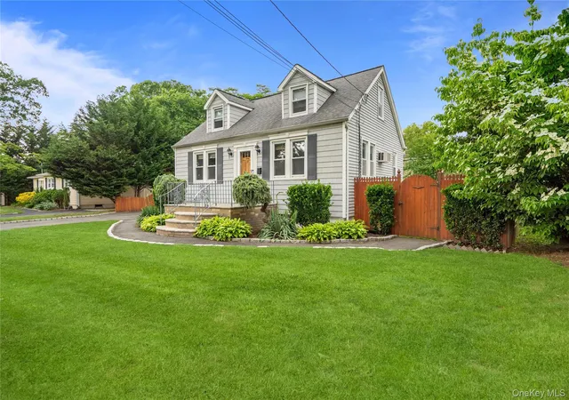 3rd image of 19 Roy Ave, West Islip, NY 11795 | MLS# 1010787