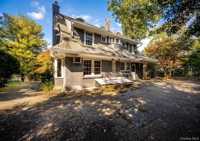 Photo 4 of Single family home for sale at 42 Southlawn Ave, Greenburgh, NY 10522 | MLS# 1010802 | Listing updated on 2026-10-21