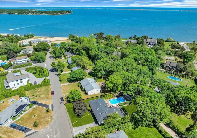 Photo 2 of Sale Pending at 6 Oldfield Ln, Southampton, NY 11968 | MLS# 1010815 | Listing updated on 2026-06-19