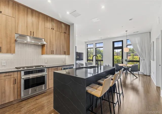 Photo 2 of Sale Pending at 100 Legend Dr #206, Mount Pleasant, NY 10591 | MLS# 1010826 | Listing updated on 2026-09-17