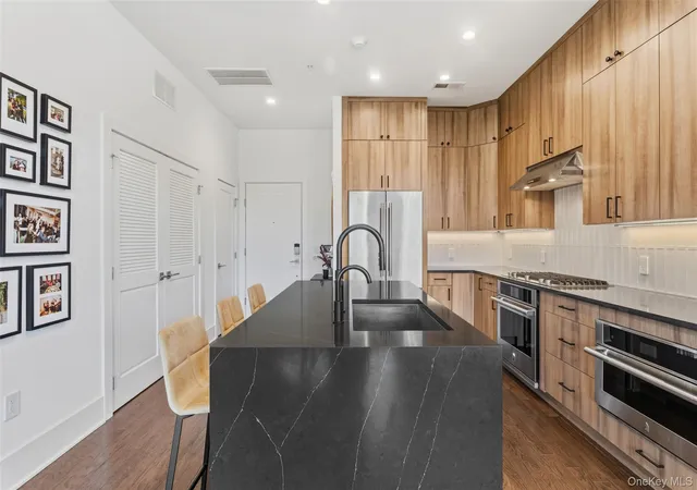 Photo 3 of Sale Pending at 100 Legend Dr #206, Mount Pleasant, NY 10591 | MLS# 1010826 | Listing updated on 2026-09-17