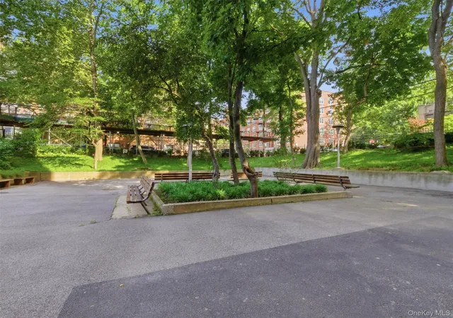 2nd image of 290 W 232Nd St, Bronx, NY 10463