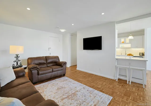 Homes for sale in White Plains, NY | 12 Old Mamaroneck Rd #7F, White Plains, NY 10605 | MLS# 1010841