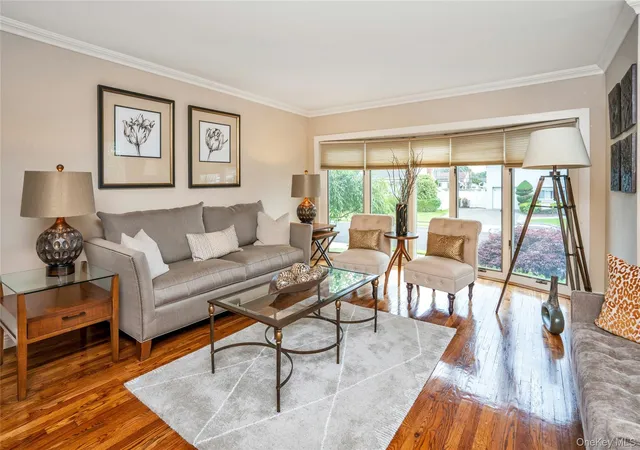4th image of 27 Coronet Ln, Oyster Bay, NY 11803 | MLS# 1010861
