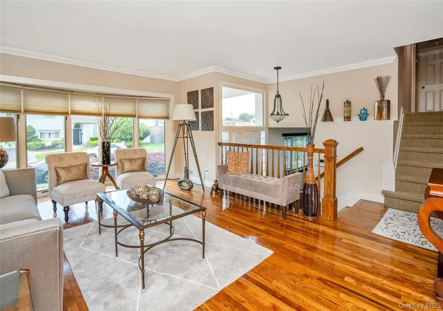 5th image of 27 Coronet Ln, Oyster Bay, NY 11803 | MLS# 1010861
