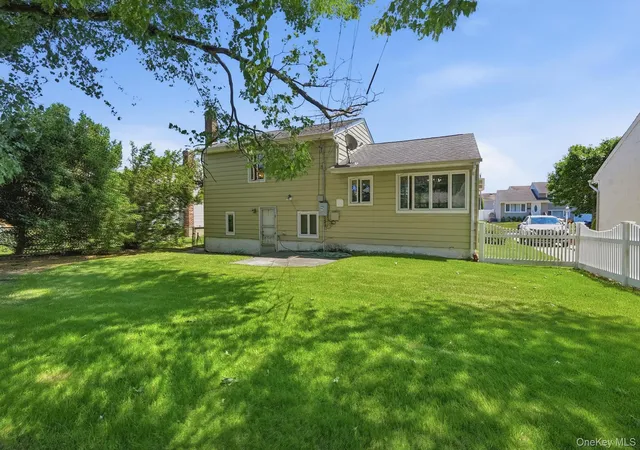 Photo 4 of Sale Pending at 3547 Northview Ave, Hempstead, NY 11793 | MLS# 1010891 | Listing updated on 2026-08-01