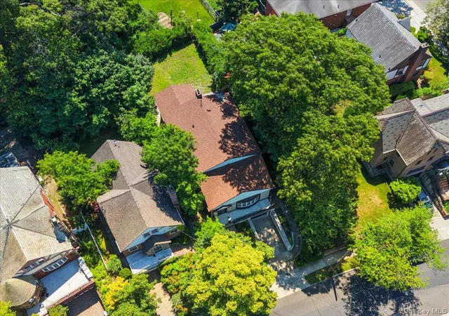 Photo 3 of Sale Pending at 8549 Avon St, New York, NY 11432 | MLS# 1010898 | Listing updated on 2026-08-21