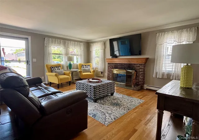 5th image of 304 Lido Pkwy, Lindenhurst, NY 11757 | MLS# 1010908