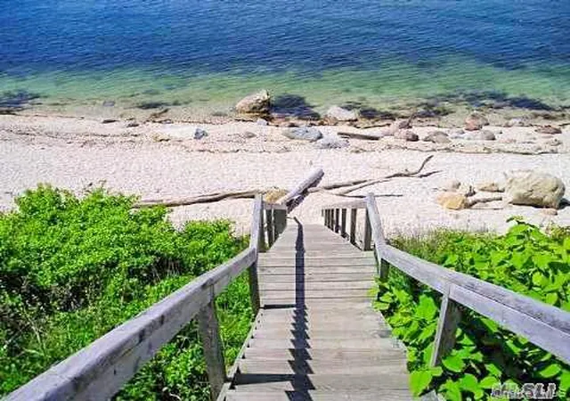 Photo 4 of Sale Pending at 275 Sound Rd, Greenport, NY 11944 | MLS# 1010914 | Listing updated on 2026-08-12