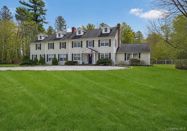 Photo 2 of Mansion for sale at 1862 Muttontown Rd, Syosset, NY 11791 | MLS# 1010916 | Listing updated on 2026-10-04