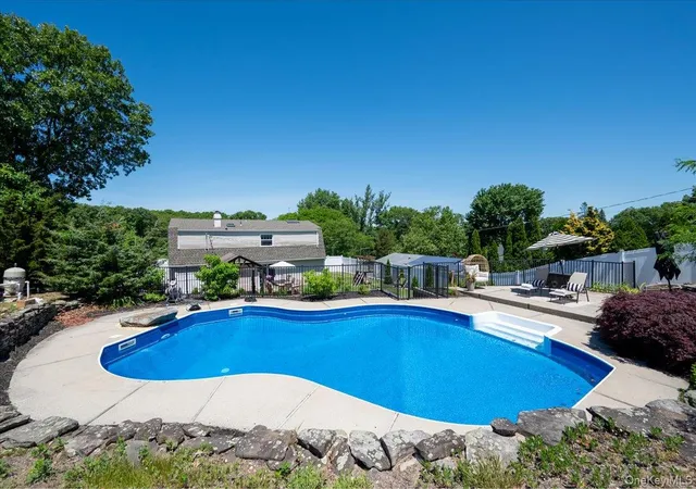 27th image of 10 Rutgers Rd, Farmingville, NY 11738 | MLS# 1010939