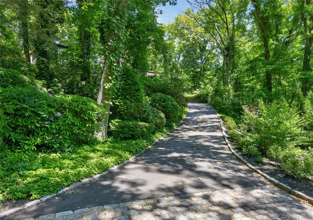 2nd image of 44 Koenig Dr, Oyster Bay, NY 11771 | MLS# 1010963