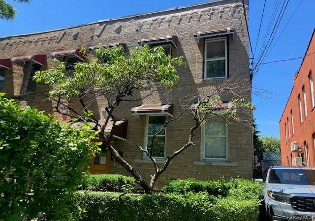 Photo 2 of Sale Pending at 4133 Digney Ave, Bronx, NY 10466 | MLS# 1010964 | Listing updated on 2026-07-23
