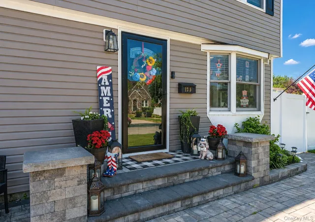 3rd image of 135 Texas St, Lindenhurst, NY 11757 | MLS# 1010974