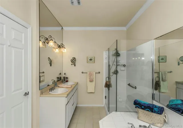 5th image of 698 Balfour Pl, Melville, NY 11747 | MLS# 1010989