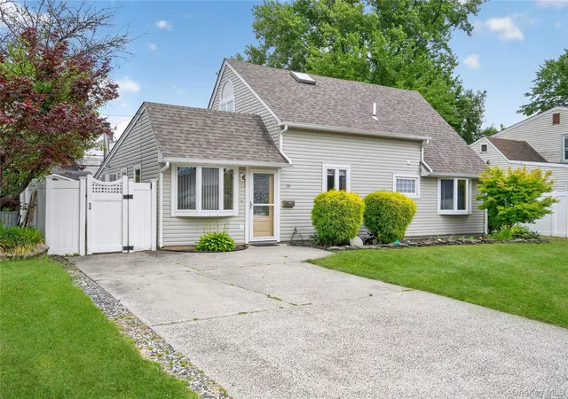 Homes for sale in Hempstead, NY | 39 Boat Ln, Hempstead, NY 11756 | MLS# 1011000