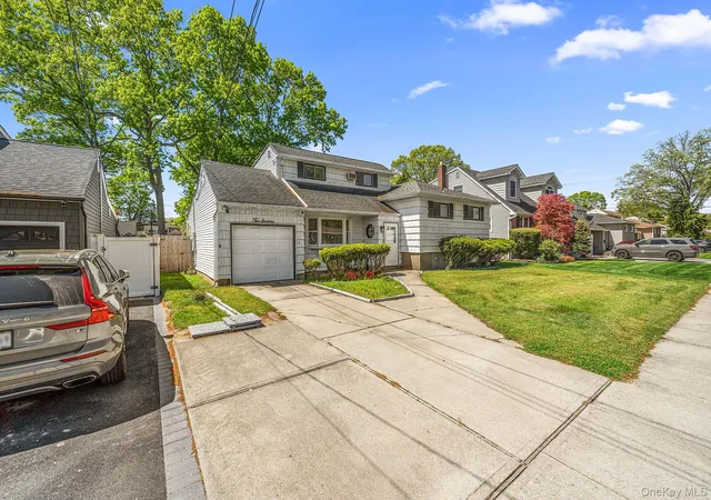 3rd image of 216 Oak St, Oyster Bay, NY 11762 | MLS# 1011032