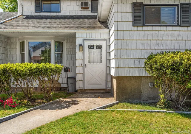 4th image of 216 Oak St, Oyster Bay, NY 11762 | MLS# 1011032