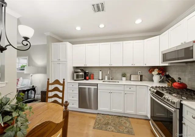 3rd image of 126 Erin Ln, East Setauket, NY 11733 | MLS# 1011040