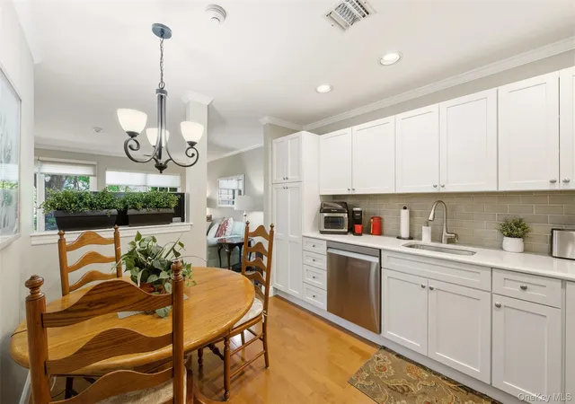 4th image of 126 Erin Ln, East Setauket, NY 11733 | MLS# 1011040