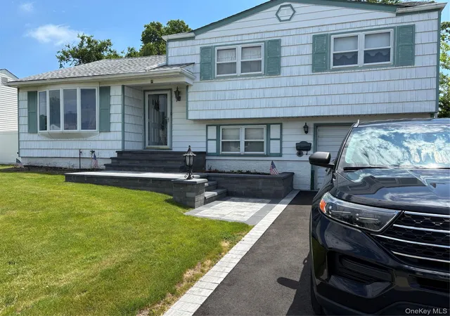 Photo 1 of Sale Pending at 3 Peter Rd, Oyster Bay, NY 11801 | MLS# 1011045 | Listing updated on 2026-07-30